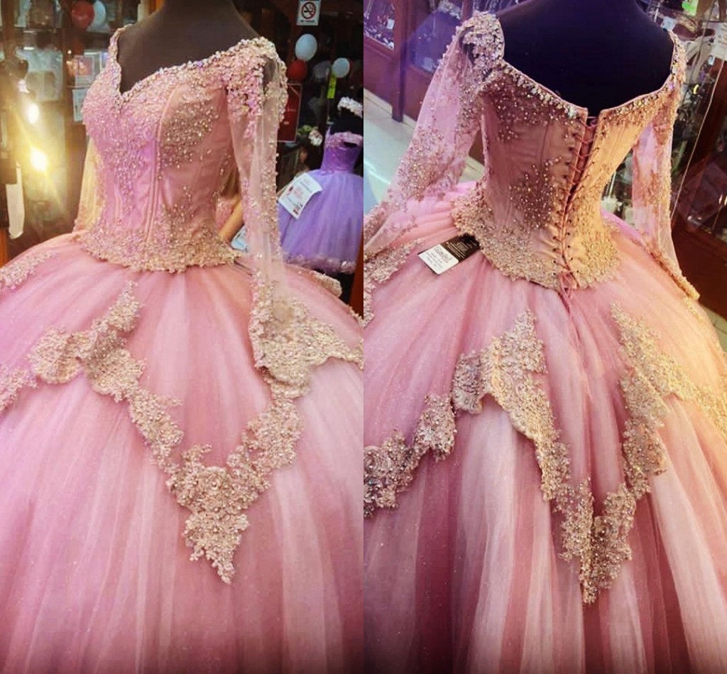 

2022 Hot Pink Pearls Quinceanera Dresses Long Sleeve Sweetheart Gold Applique Beaded Layers Princess Ball Gowns Sweet 15 Dress Prom