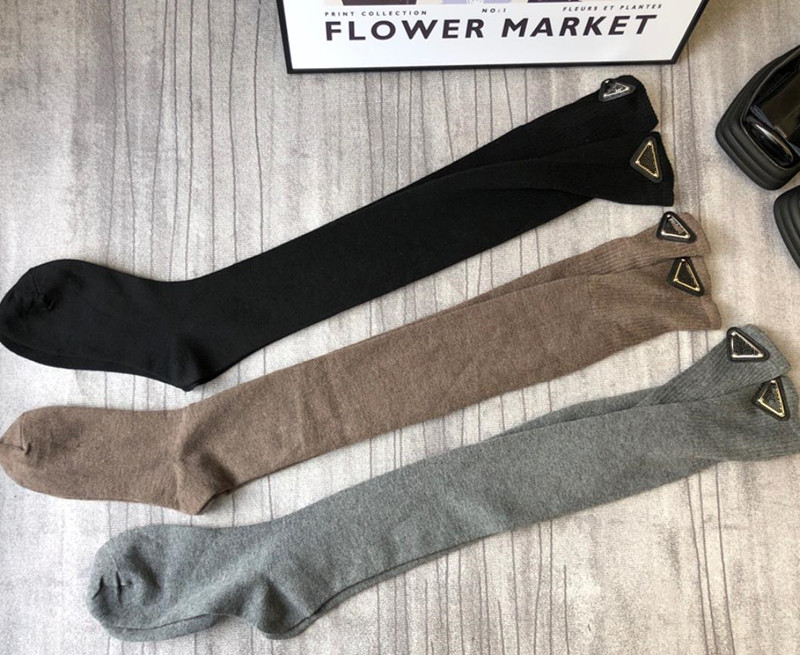 

Designer Cashmere Stockings Hosiery Socks For Women Fashion Ladies Girls streetwear Triangle Winter Warm Over Knee long Sock Stocking With Fleece Inside Dropship, Grey