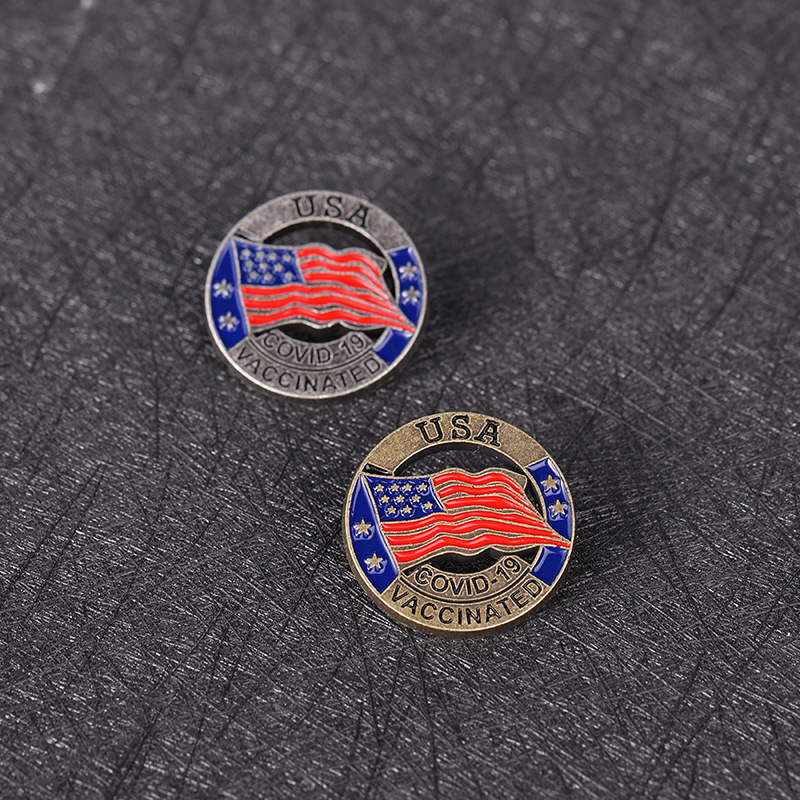 

European Hollow Out Letter Brooches Alloy National Flag Gold Silver Pins Unisex Enamel Circle Clothes Collar Badge Jewelry Accessories Wholesale