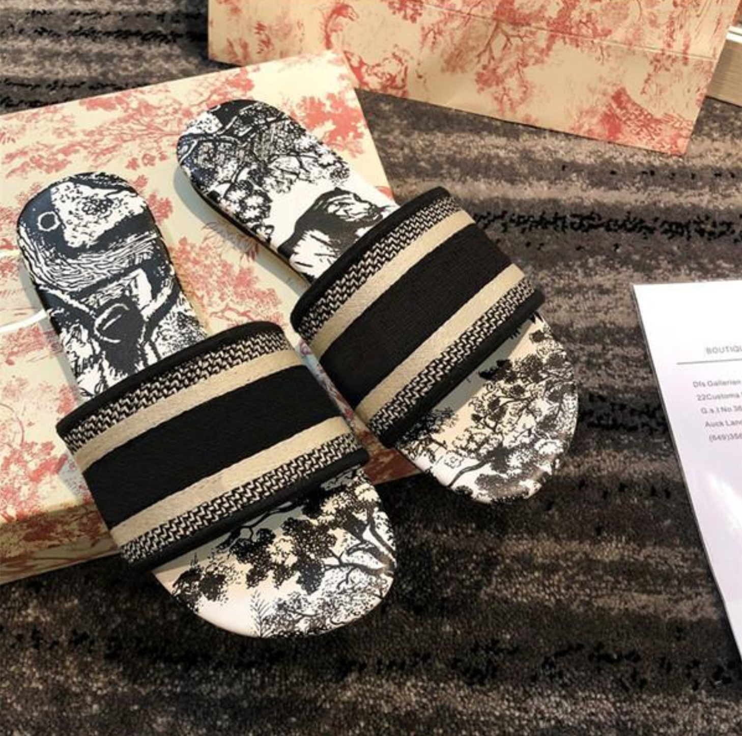 

2021 Do dway Womens paris Sandals Slippers Embroidery Floral Brocade Girls Beach Flip Flops flat summer luxuries loafers Striped causal Genu, Black