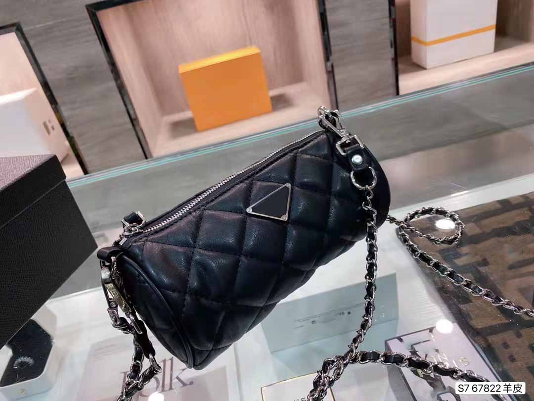 

2021 Luxury Handbag Shoulder Bag Ladies Fashion Brand Designer Underarm Messenger Bagss Cylindrical Pillow Bags with box, Black skin