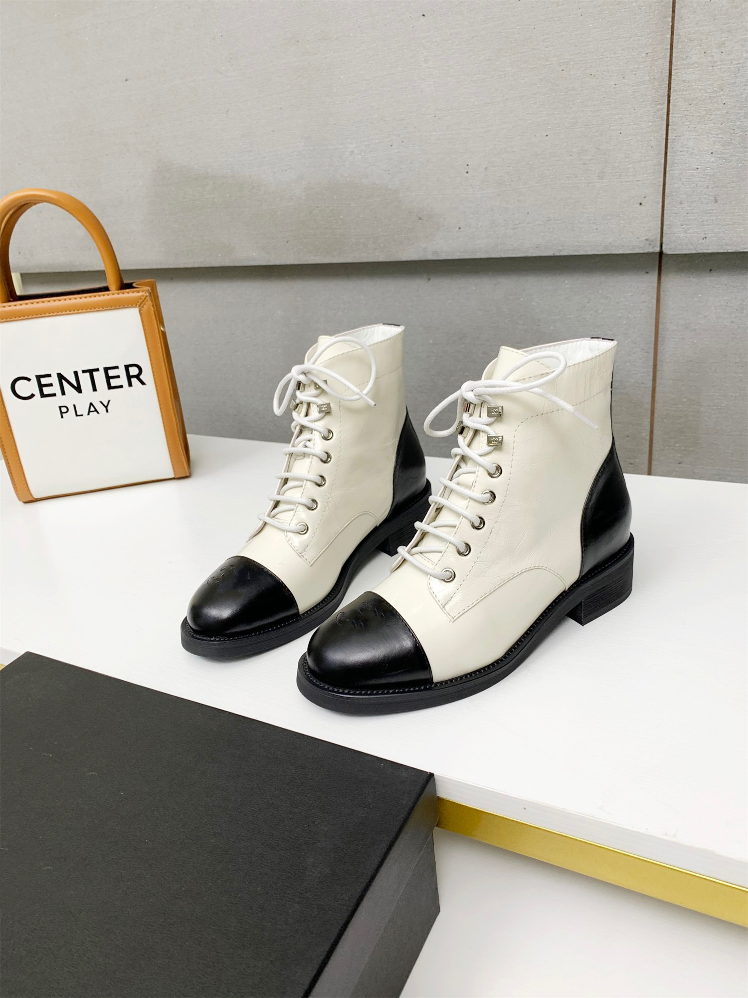 

Women's boots smooth leather Oxford winter shoes ankle half black white fashion flat booties Eur 35-41, Box