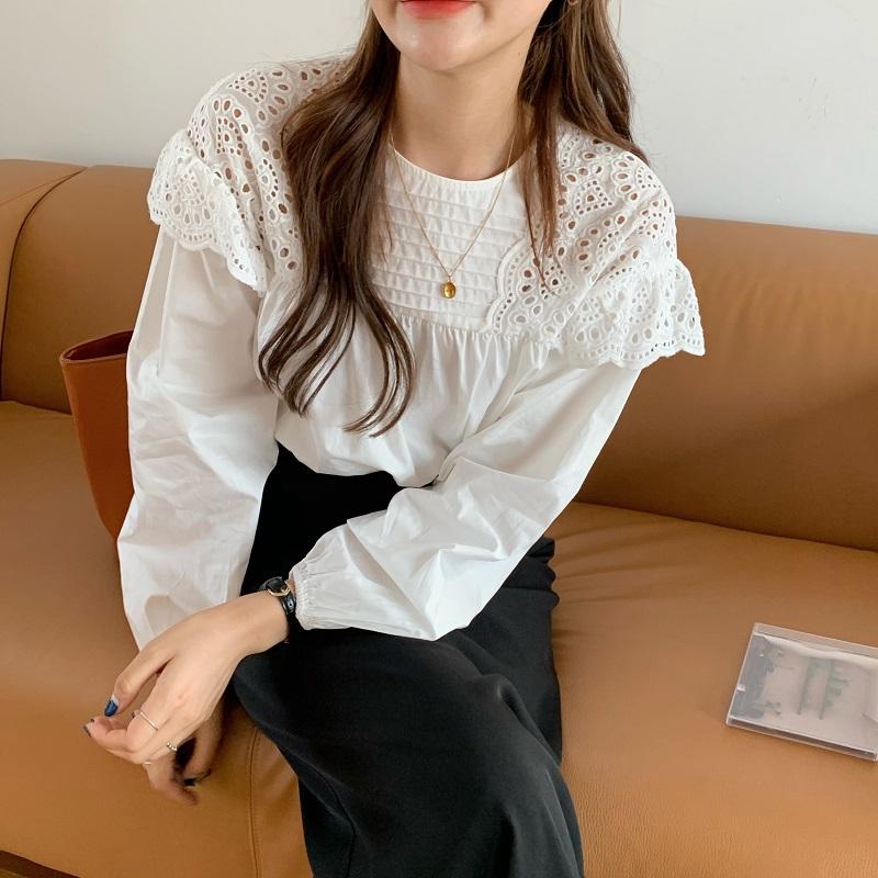 

Women's Blouses & Shirts Hollow Out Lace Blouse Women 2022 Plus Size White Shirt Korean Vintage O-Neck Patchwork Long Sleeve Loose Tops Blus