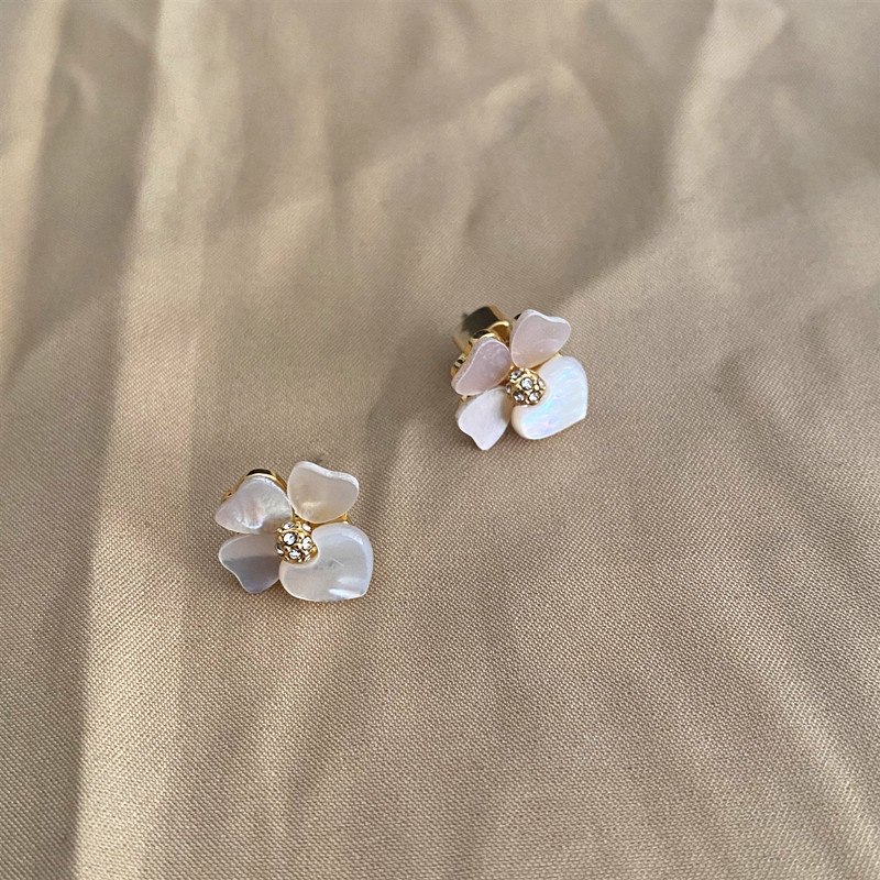 Fashion ks diamond-studded four-leaf clover Stud love ladies jewelry earrings party gifts exquisite all-match-image-707876660