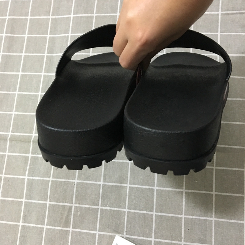 Luxury Designer Shoes Slides Summer Beach Indoor Designer Sandals House Designer Flip Flops Couples Slippers Without Box