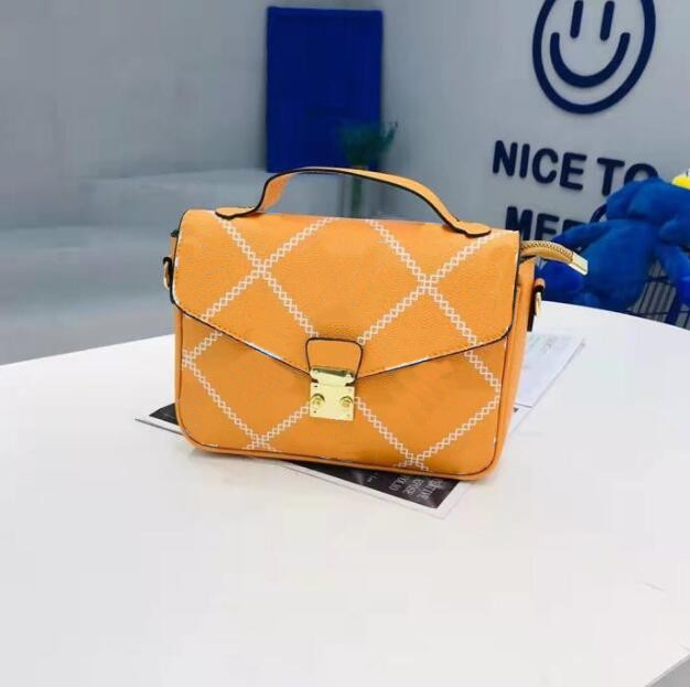 

Fashion Shoulder Wallet Letter Bag Totes Shopping Handbags Ladys High Quality Phone Bags Metallic Totes Vintage Cross body Large L1512, White