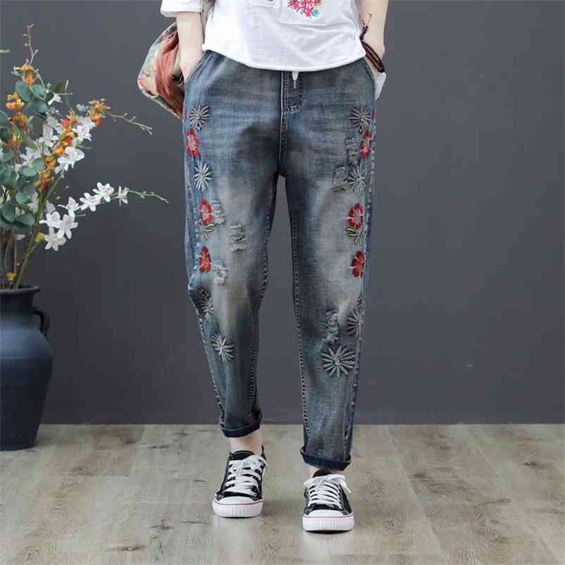 

Summer Arts Style Women Flower Embroidered Jeans Elastic Waist Loose Denim Harem Pants Plus Size Vintage Ripped D555 210629, Picture color