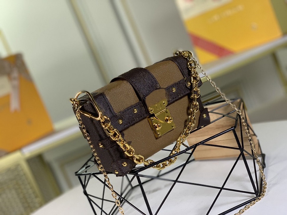 

Luxurys Designers Bags retro Petite Malle new soft box with a hand-held iron chain and long slanting belt shoulder bag calfskin Malletage printed handbag M62553