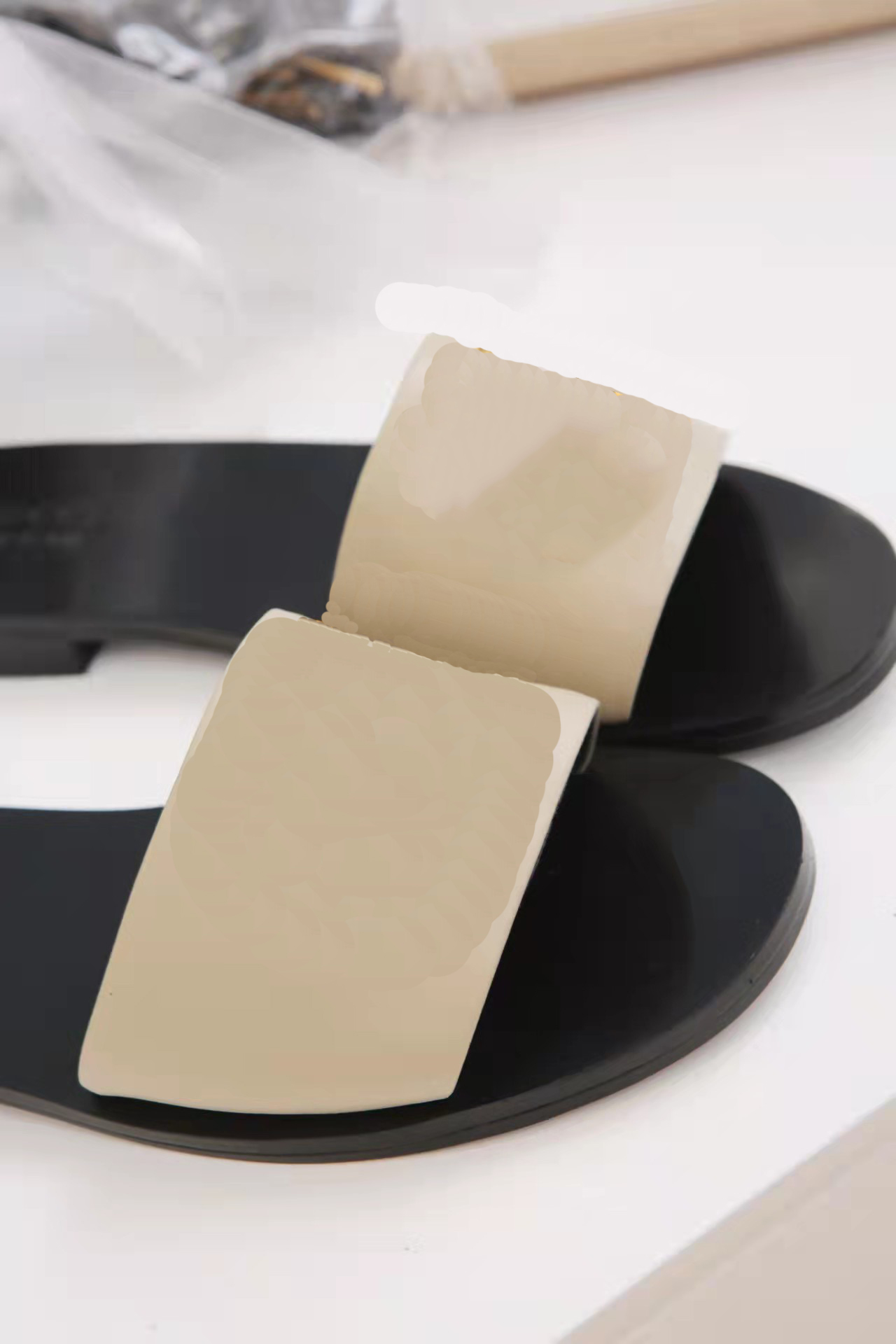 

Classic Brand Designer Slippers Sandals Luxury Cool slipper female summer slides wear versatile casual one line flat bottom net red beacha Sandal