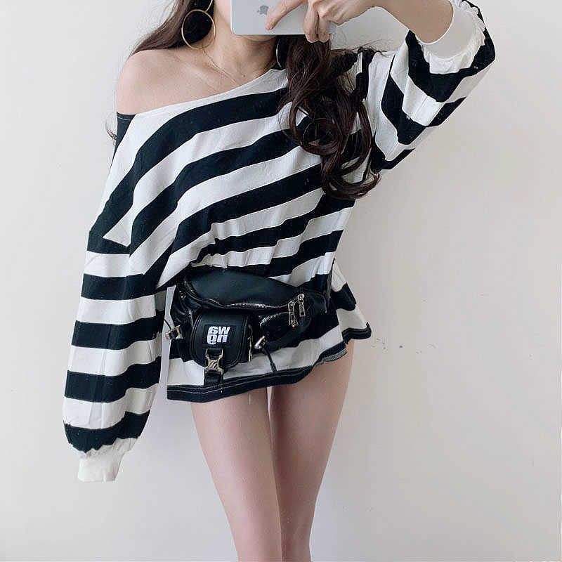 

WOMENGAGA Fashion Street Thin Stripe Color Patchwork Strapless Casual Big Size Loose Sleeve Sweatshirt Girl Female QI2J 210603, White black