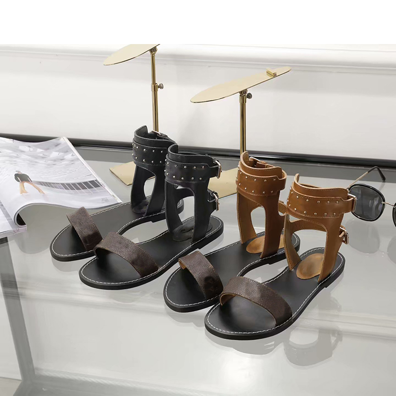 

Women designer sandals fashion rivets ankle strap classic woman gladiator sandal flat heel summer beach shoes, Black 3