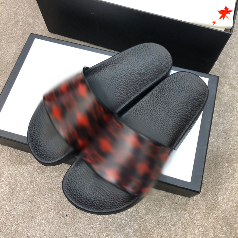 

2021 Designer luxurys slippers men sandals fashion beach shoes flip flops flat non-slip classical hole slipper with box size 39-45 -G184, Black