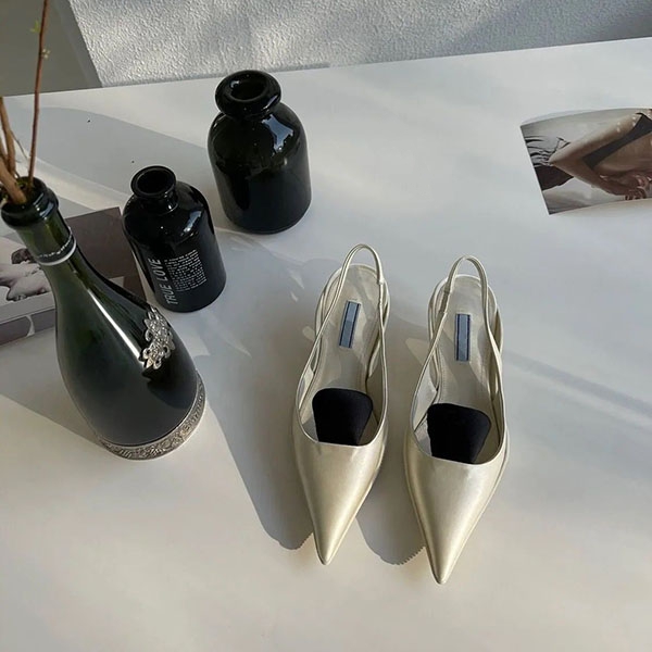 

2021 Lettre Bow Noeud haut Femmes piste Toe bas Pointu talon Gladiaor Sandales femme design Chaussures Mesh 35-40 mjk001