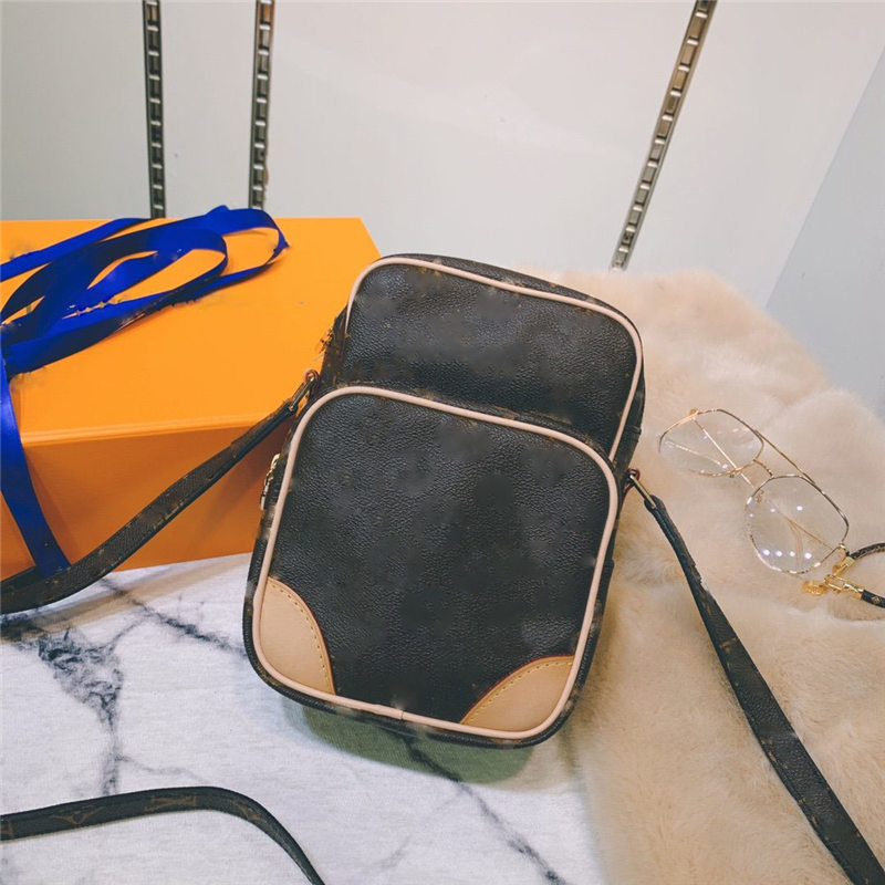 

2021 New DANUBE CROSS BODY SHOULDER BAG Size:20X15x10 V-158