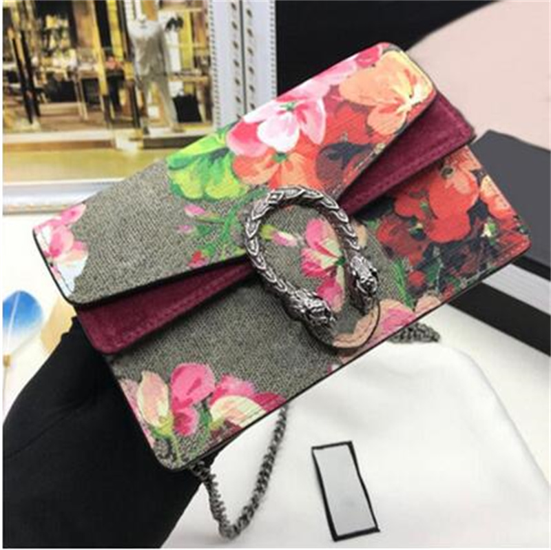 

Classic Hot sold Top quality luxurys designers womens shoulder bags size mini women wallet with box fashion letters key chain Genuine leathe