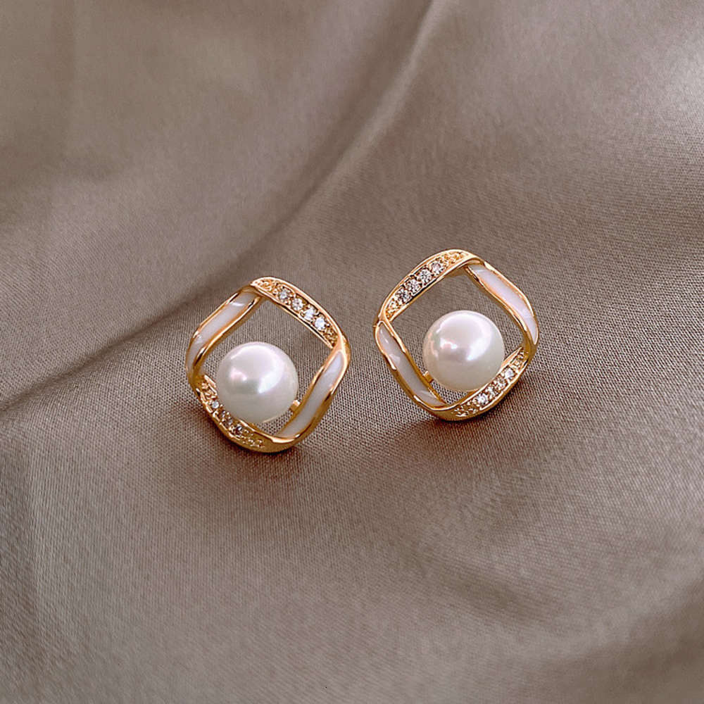 

earrings Simple Pearl Fashion Korean temperament net red pure Tremella nail women's advanced Earrings small, Golden