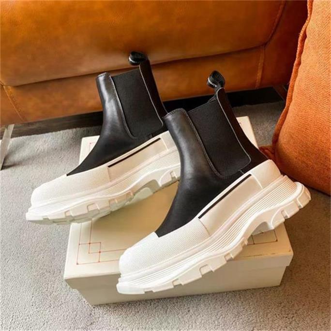 

High quality leg boots for women! 2020 Winter Fashion Designer Real Leather Ankle Boots MCDUCK Martin round head show women's shoe box 35-40, Black