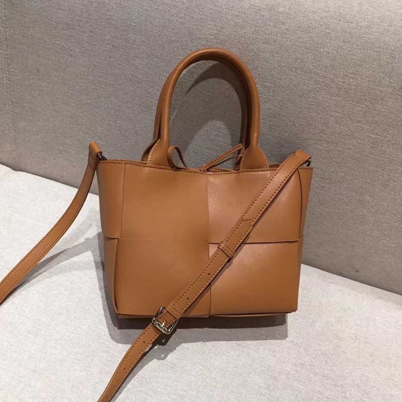 

Hanghhangbag Luxury Designer Fashion Hand Handbag Handbags Backpack Wallet Purse Shoulder Crossbody Tote Bags Mini Bag Leather woven tr 2Q25