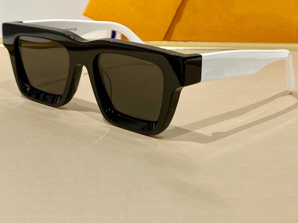 

Sunglasses For Men and Women Summer style 1555 Anti-Ultraviolet Retro Square Plate Full Frame fashion Eyeglasses Random Box, White;black