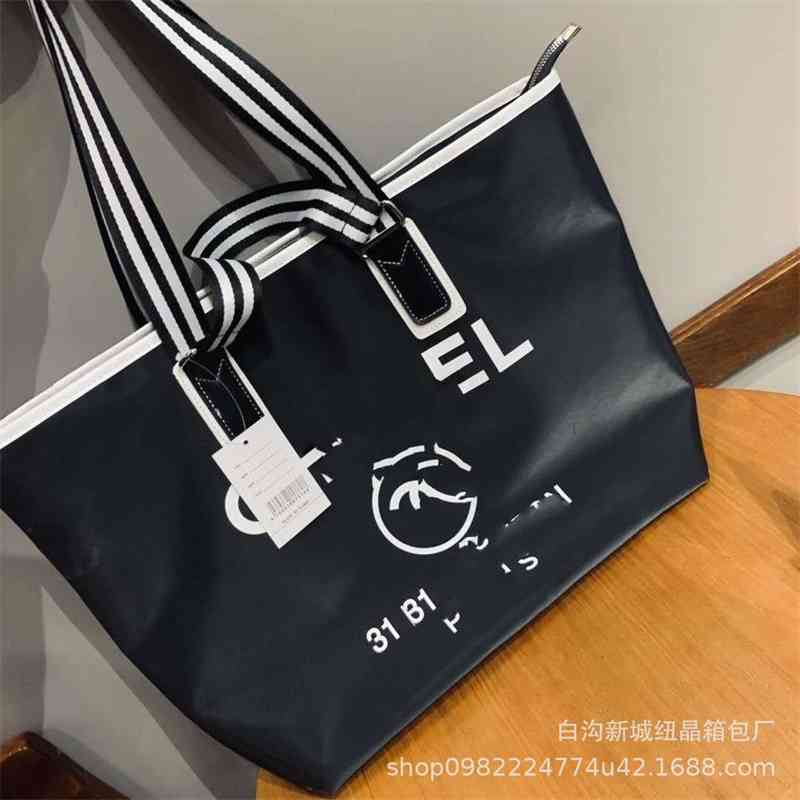 

Leisure xiaoxiangjia large version Tote canvas single shoulder women's bag black and white design printing English word zipper FS