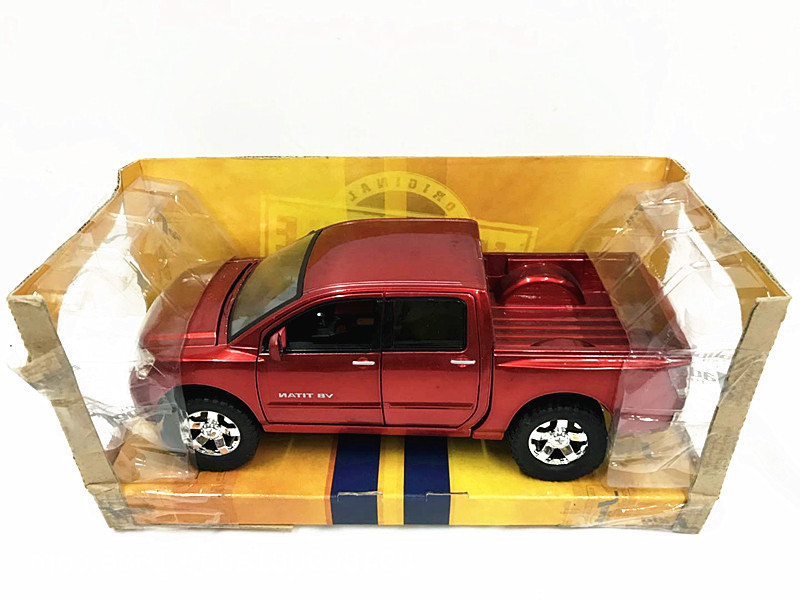 

Nissan pickup truck with tail 1:24 alloy model produced by Jada (two-color option)