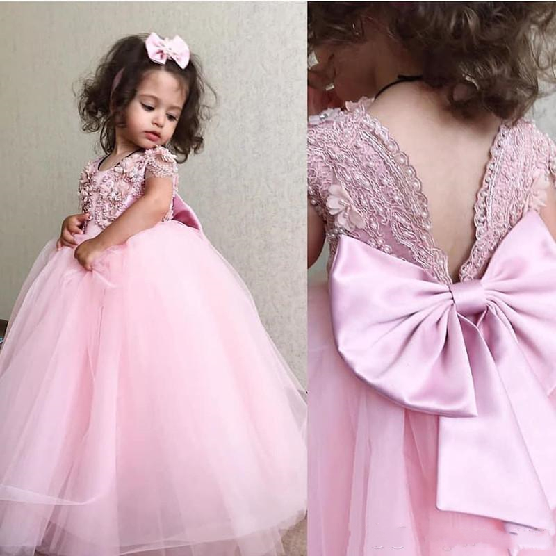 

Cute Pink Flower Girls Dresses Floor Length Crew Neck Big Bow Back Lace Appliques Pearls Beaded Lovely Vintage Communion Pageant Gowns Toddler Children Prom Evening, Champagne