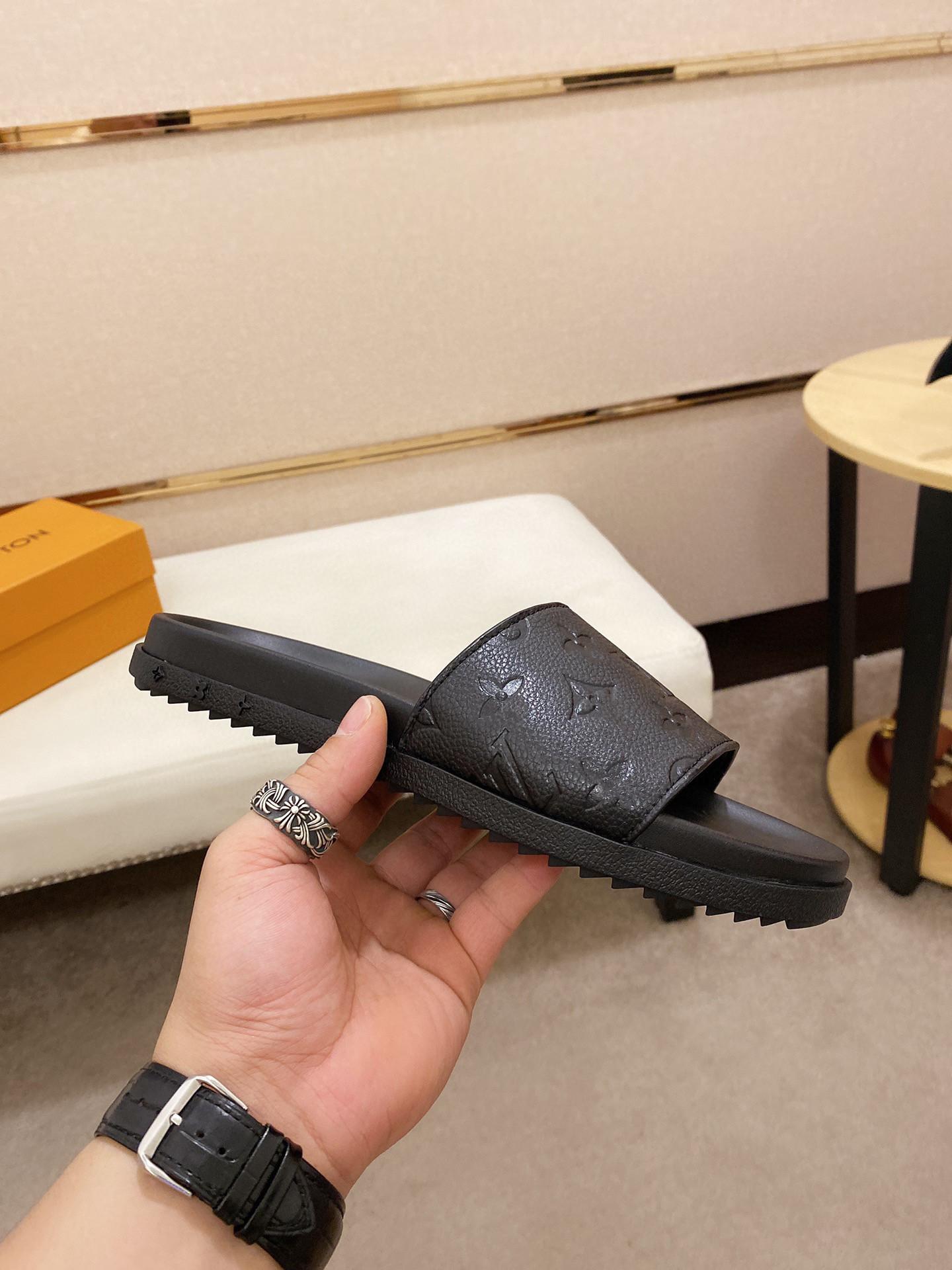 

MM Super Cool Men Casual Beach Shoes Luxury Brand Soft Man Slippers Non-Slip House Shoes Men Summer Men Indoor Slippers Size 39-46 11, Black