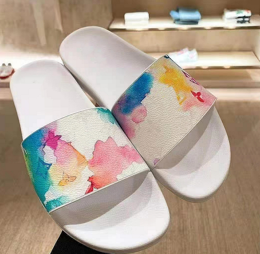 

Luxurys Designers slides Slippers Graffiti flat men Slipper bottom beach Classic women Summer lady Cartoon Leather fashion size 35-46 with box, Black