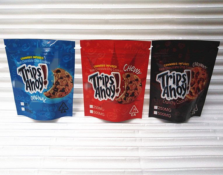 

2021 empty mylar bag plastic edibles packaging trips ahoy vertical pouch resealable zipper blue red brown color custom print