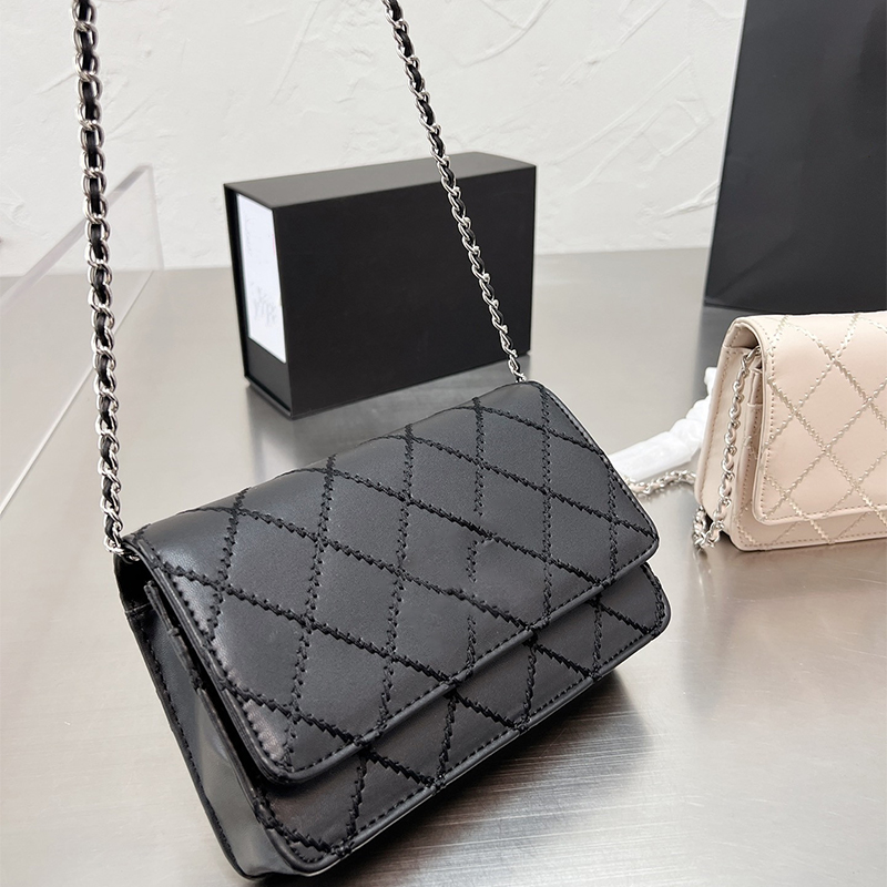 2022 Célèbre Sac à bandoulière de designer Français Cuir Diamant Lattice Quilthed Totes Sac Classique Chaîne à rabat de Prestige Noir Minifconcti