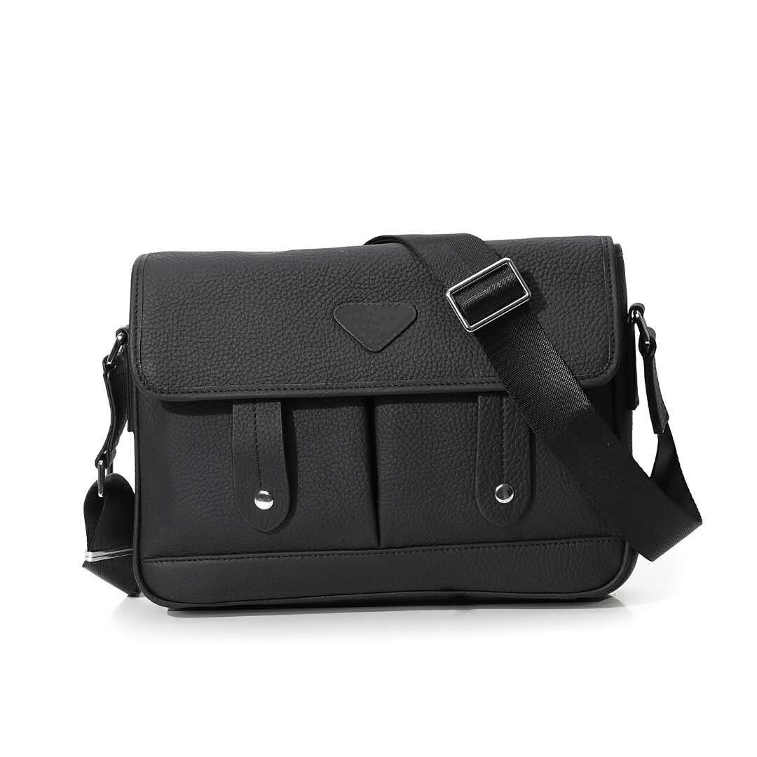 

Men's black leather diagonal shoulder small school bag