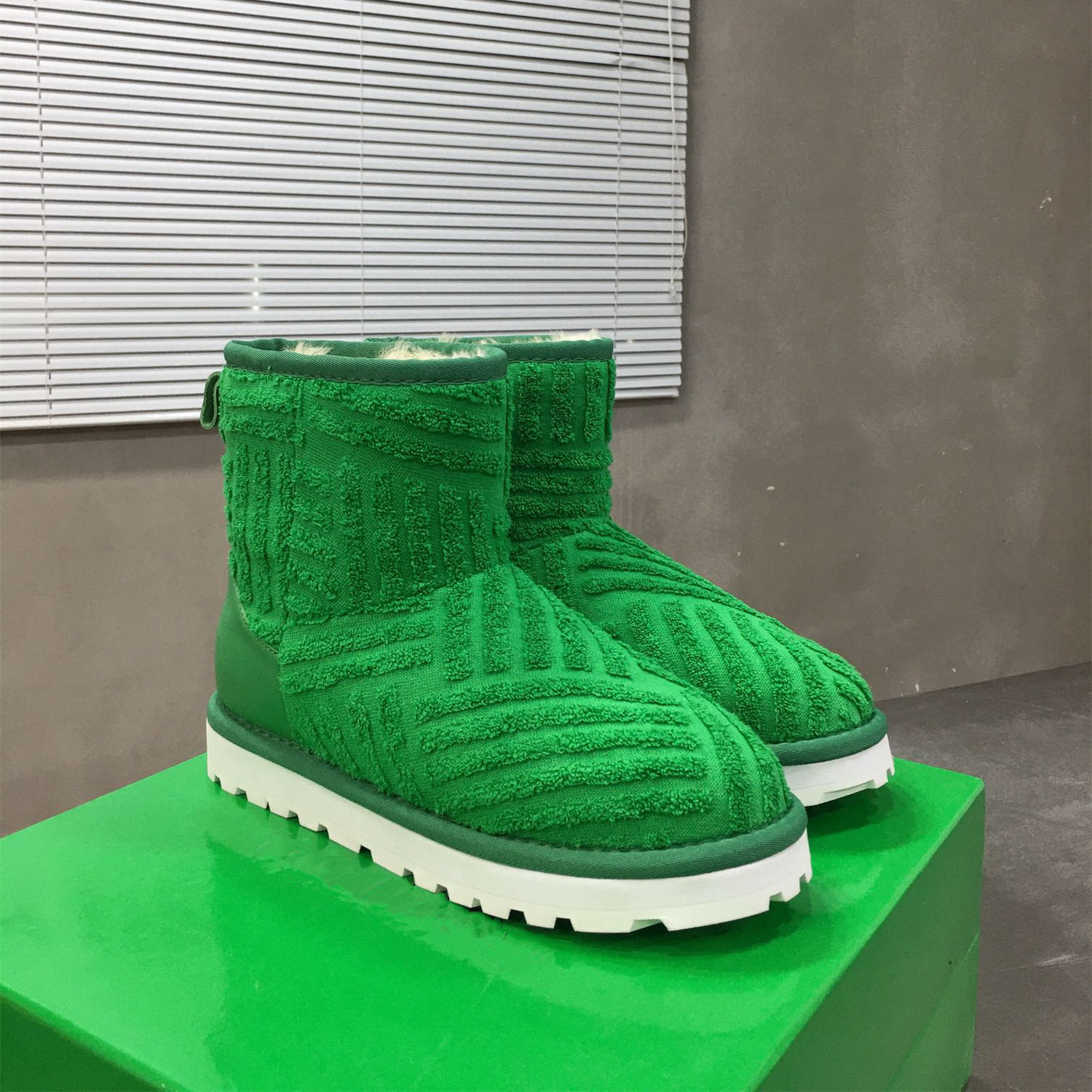 

2022 new luxurys design woman fashion women snow boots short plush warm booties femal sheep fur mujer high quality non-slip winter botega beautiful ladies dress shoes, I need look other product