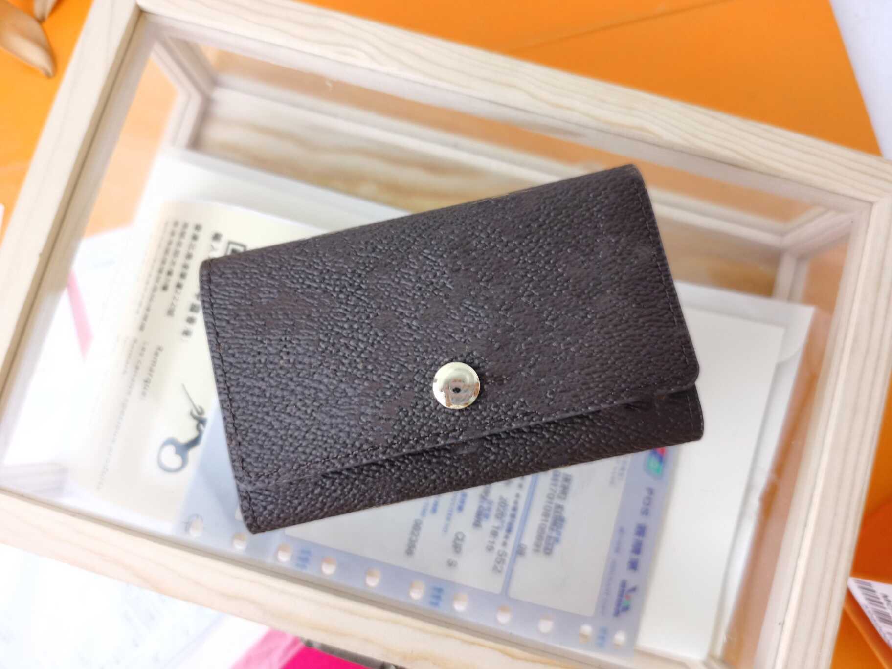 

Wholesale Key wallets 6 Keys Holder in Brown MEN Personalization Classic Zipper Pocket