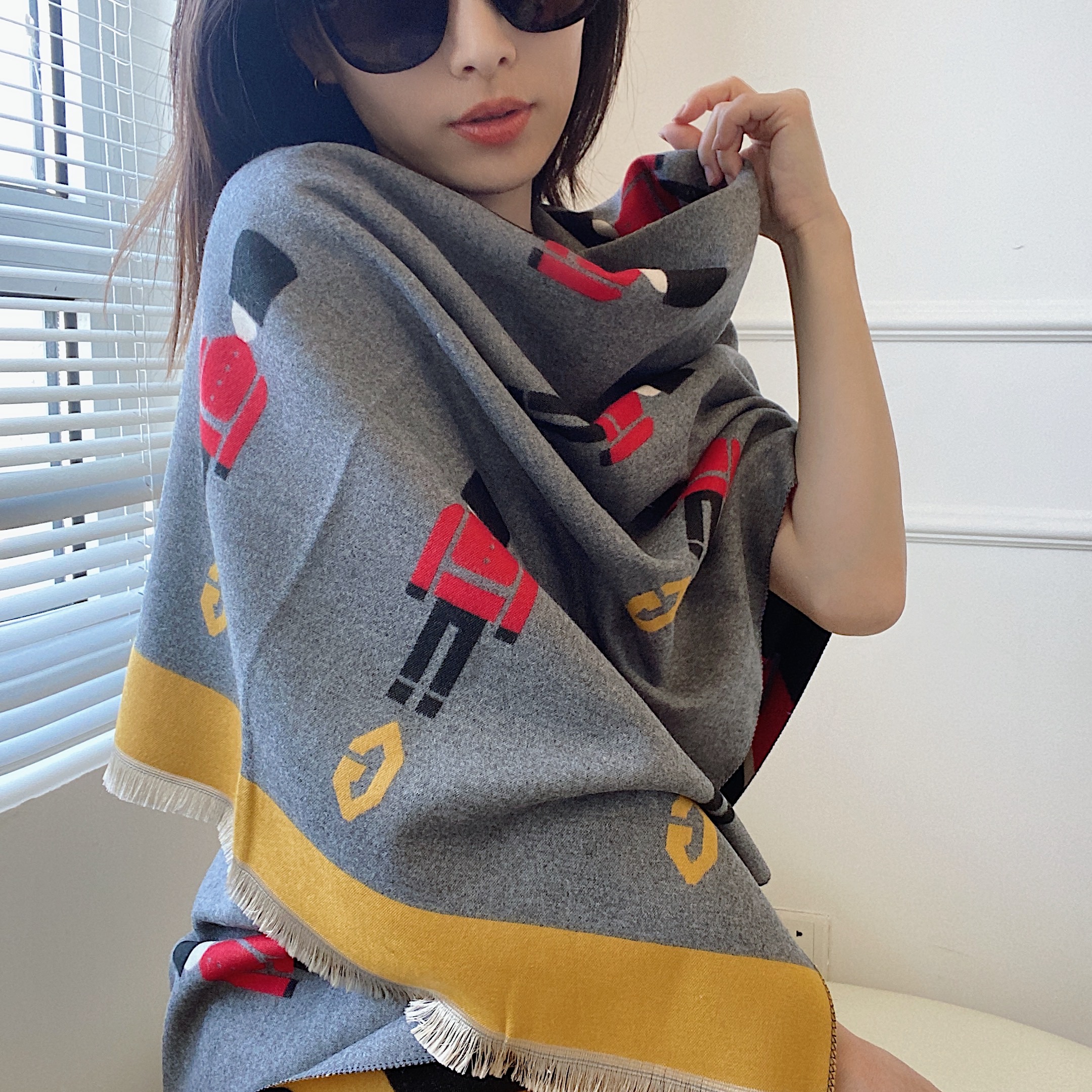 

2021 Design Cartoon Printed Cashmere Scarf Women Winter Pashmina Shawls and Wraps Thick Warm Bufanda Stoles Blanket