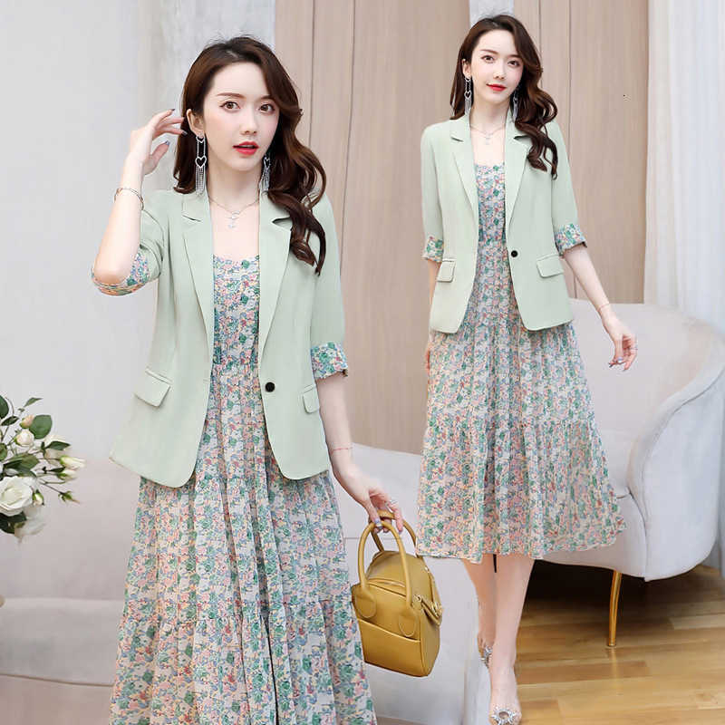 Small Skirt, Floral Chiffon Drs, Profsional with Suit Coat and Two-piece Suspender Skirt-image-702225352