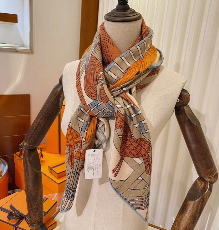 

TOP Quality Cashmere Silk Scarves For Women 140*140cm Large Kerchief PERFECT Scarf Soft Warm Thick Winter Muffler Awesome LUXURY Scarfs Female Neck Warmer