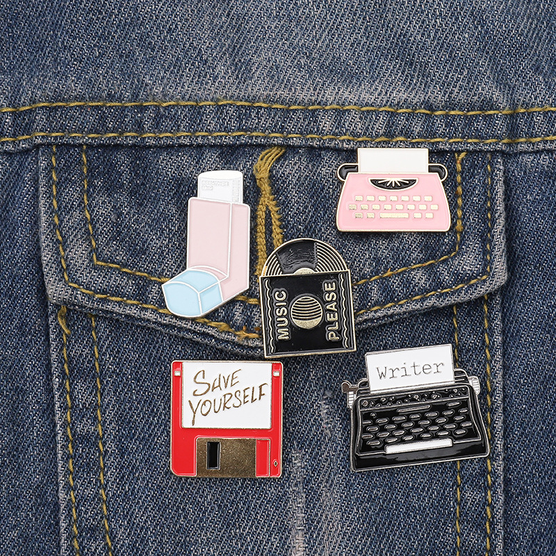

Mini Cartoon Enamel Pin PhoRecord Typewriter Nograph Music CD Brooch Denim Clothes Pin Badge Jewelry For Friends, Mixed colors