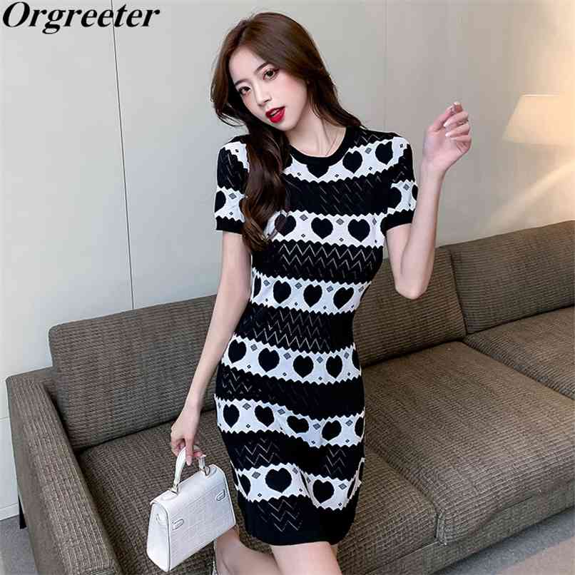 

Arrival Knit Summer Dress for Women Elegant Black Heart -shape Jacquard contrast Short Sleeve Thin Mini Sweater 210602