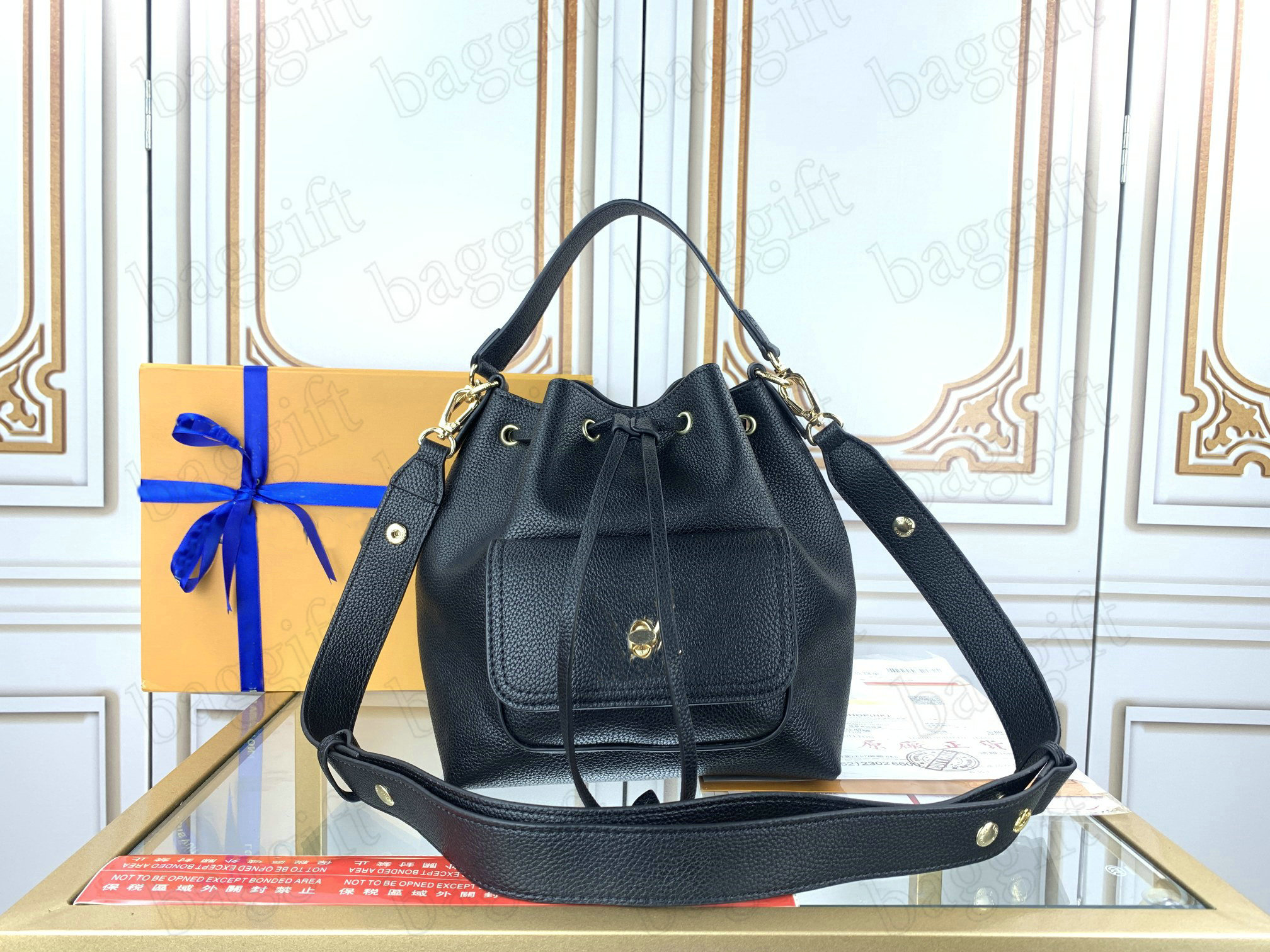 

M57687 3WAY Bags Bag LockMe Plain Leather Purses Bucket Style Elegant Designers M57689 Handle M57688 Handbags Crossbody Womens 202 Dmrpe, Red;black