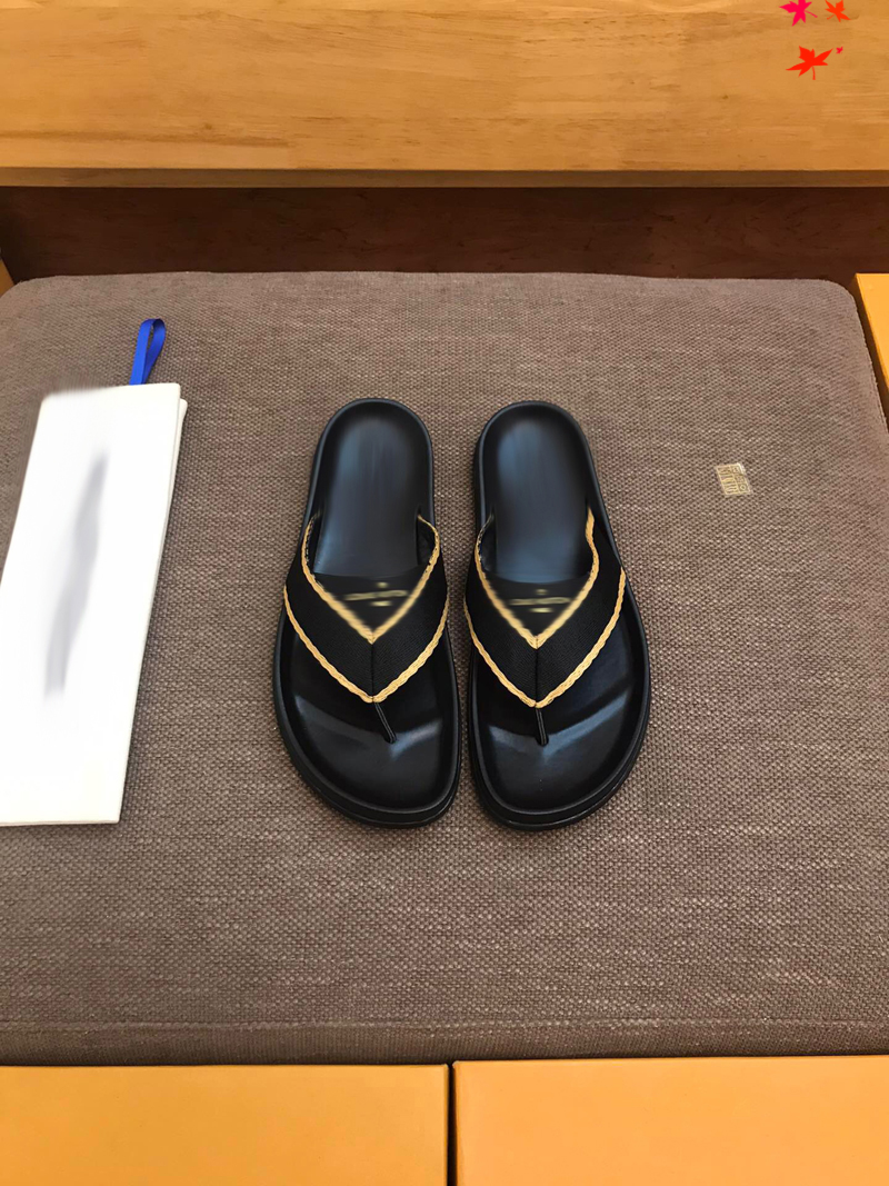 

2021 Designer luxurys slippers men sandals fashion beach shoes flip flops flat non-slip classical hole slipper with box size 39-45 -G69, Black
