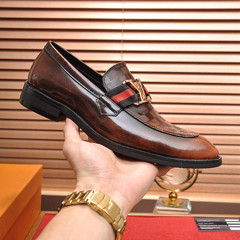 

2021 Mens dress shoes lace up designers shoes men brogue shoe business Black leather with gold thread Genuine leather metal size38~46