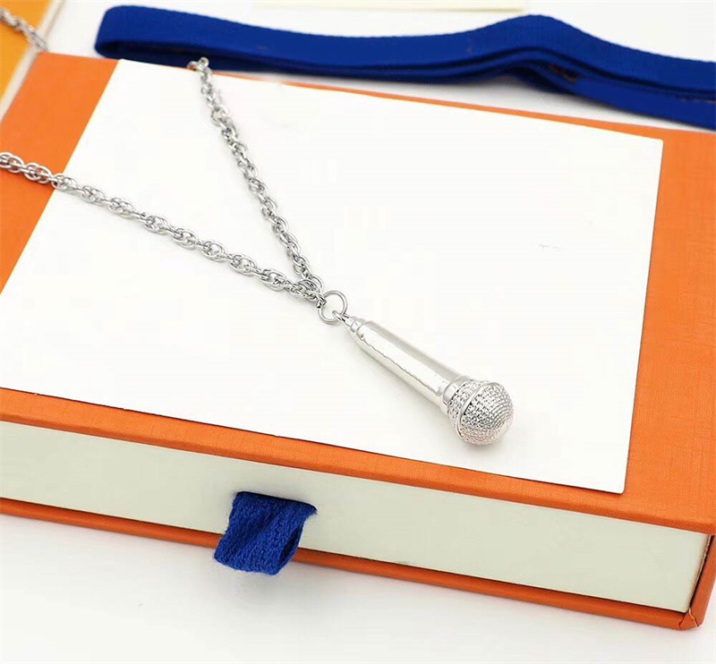 

Luxury jewelry women necklace microphone shape gold lock pendant designer necklaces for woman elegant necklace and earrings bracelets suit