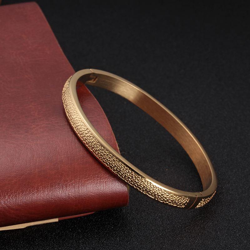 

Bangle Fashion Fish Pattern Stainless Steel Bangles Bracelets For Women Ladies Simple Charm Cuff Wristband Jewelry Gifts