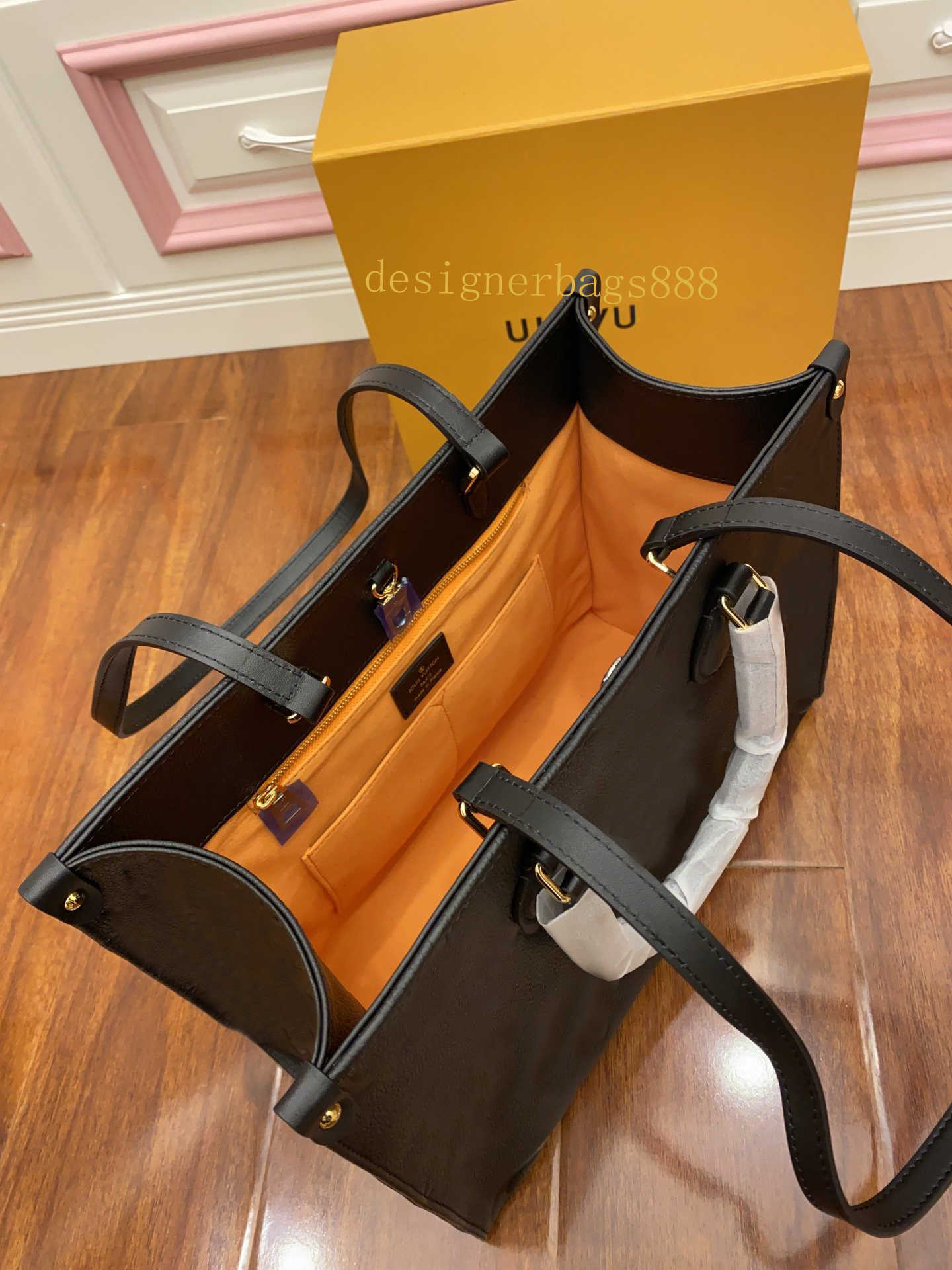 

ONTHEGO bag M45717 M45653 WOMEN luxurys designers bags outdoor genuine leather messenger crossbody shoulder Totes Wallet, Red inside