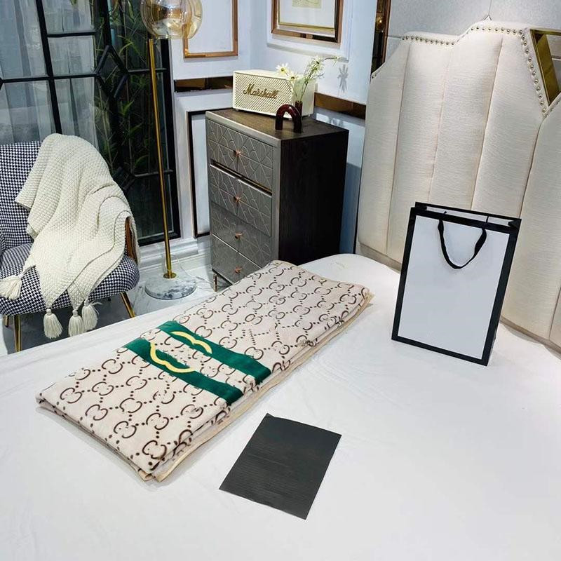 

High Quality Home Blanket Multifunctional Fashion throw All Seasons Unisex Travel shawl quilt