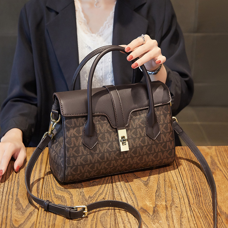 Womens Bag 2022 Spring and Summer New Popular All-Matching Internet Celebrity Shoulder Tote Bag Top-Selling Product Fashion Portable Messeng