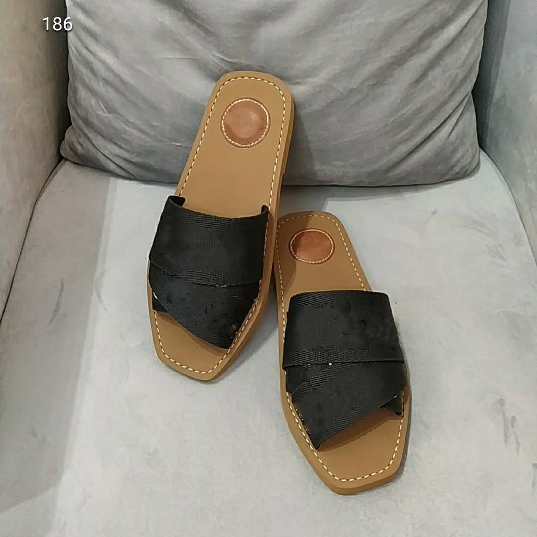 

2021 Women Slippers fashion Black White Ladies Slides Shoes Red Blue Pink Brown Green Flip Flops Loafers With Box 35-42