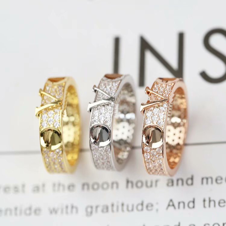 

Europe America New Style Men Lady Women Titanium steel Embossed V Initials Full Diamond Lovers Rings 3 Color Size US6-US9