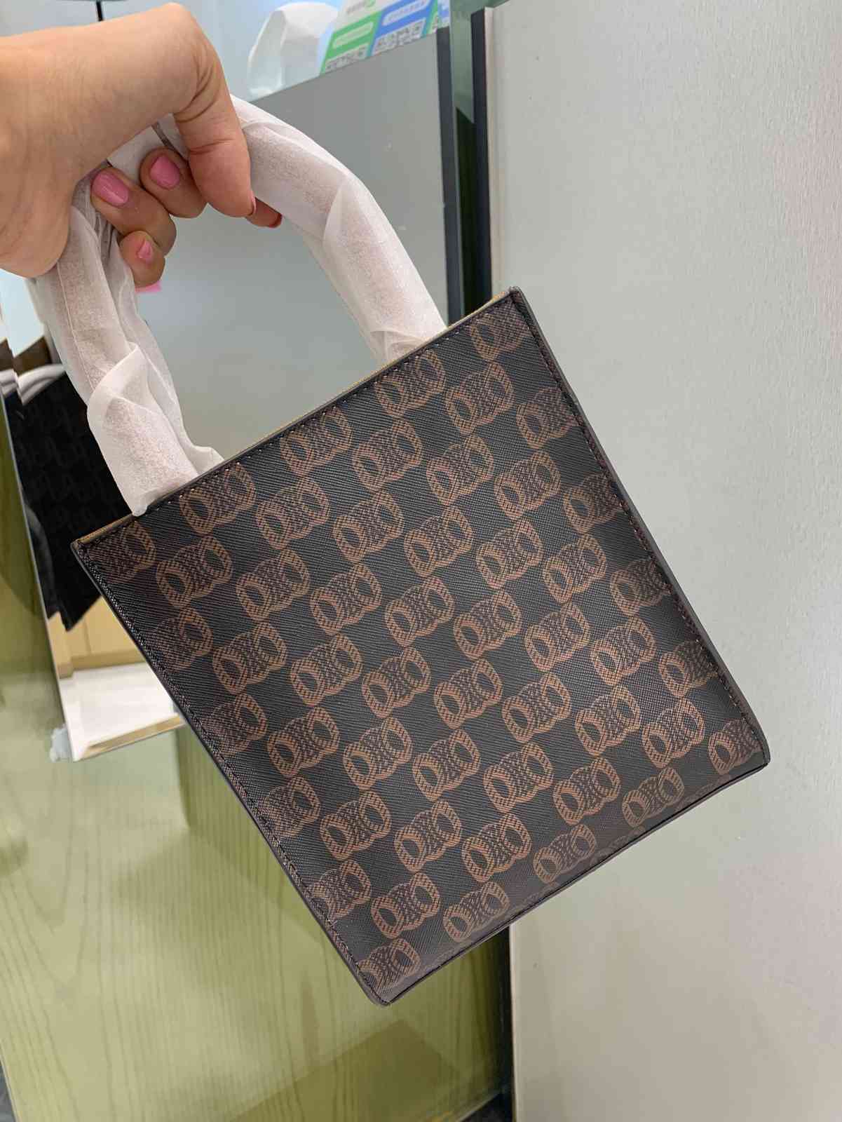 

Luxury designer Crossbody Shoulder Backpack Handbags Tote bag Bags Handbags Wallet Purse Online Store Triumphal arch silk screen High-qualit