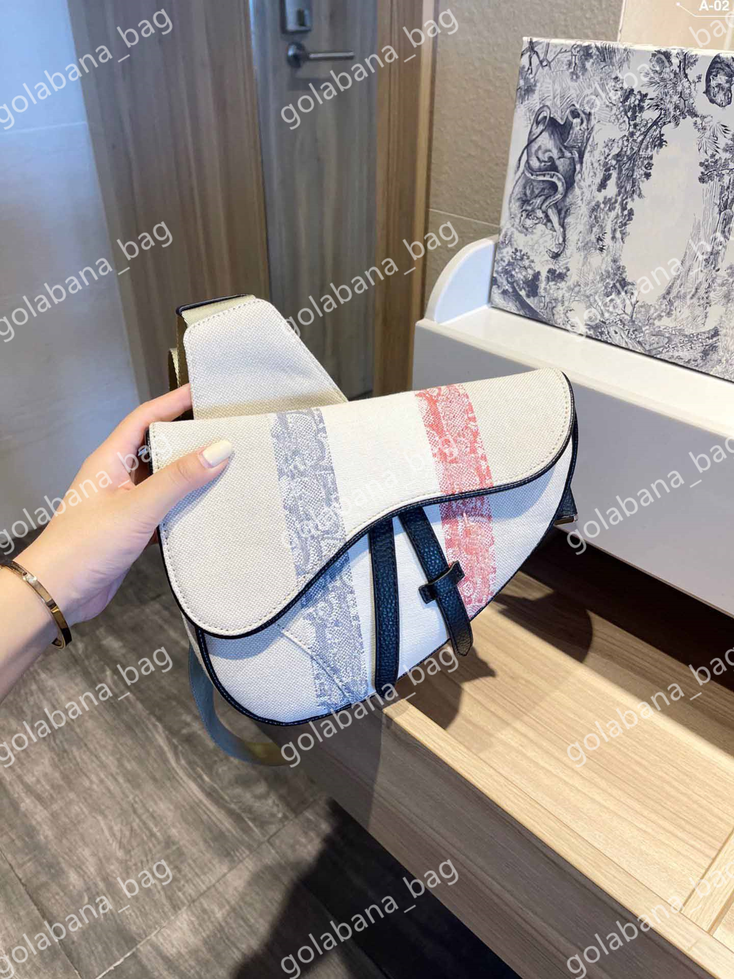 

2021Mini classic retro new saddle bag exquisite fashion men and women shoulder waist high quality size26-5-19